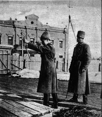 67. Цесаревич стреляет из лука.jpg